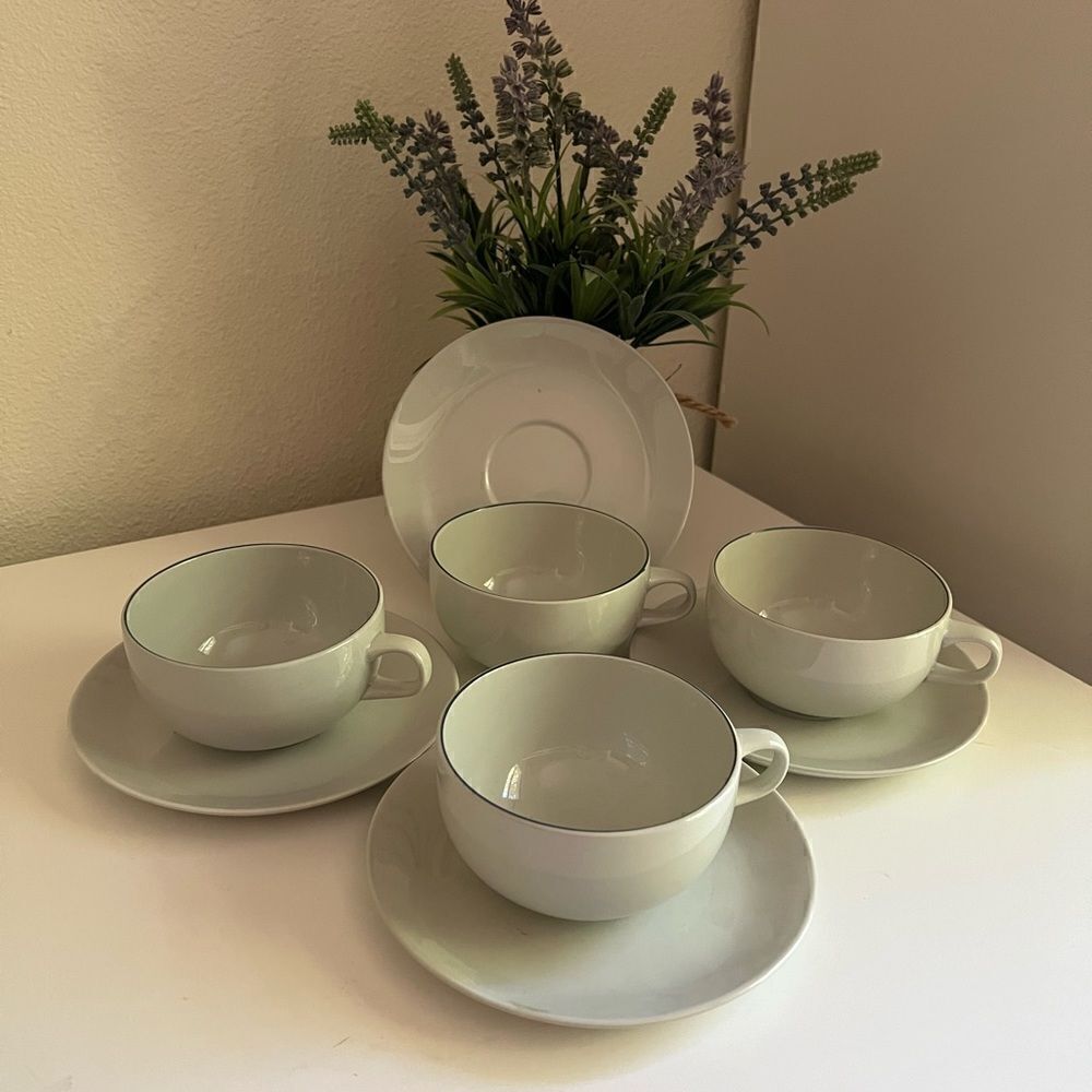 Royal Copenhagen set for 4 cups & saucers 3074 design from 1963 by Goethe Meyer